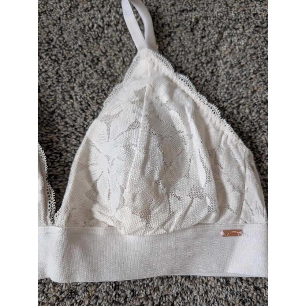 PINK Victoria's Secret White Floral Lace Triangle Bralette Size Medium Hook Eye - Picture 2 of 4